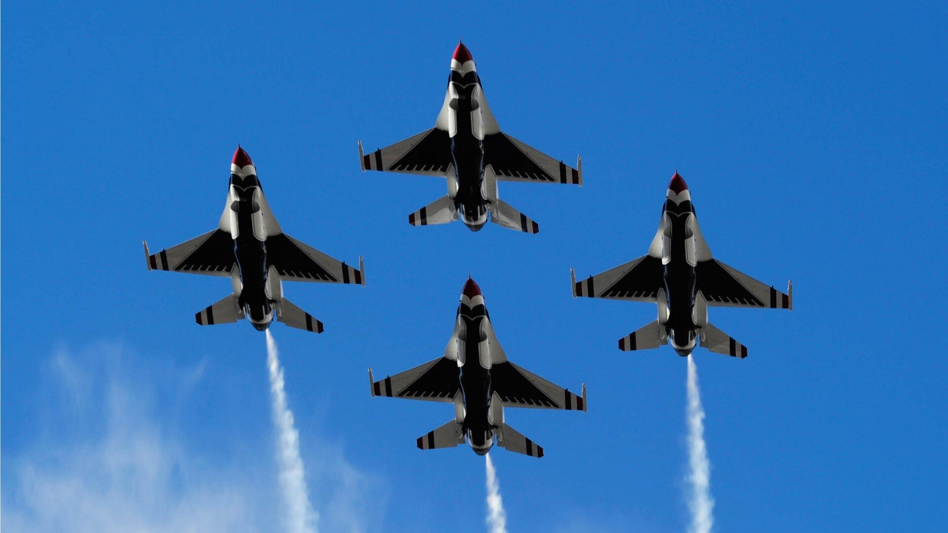 勒沃库森快节奏控球切入禁区制造机会,勒沃库森首发